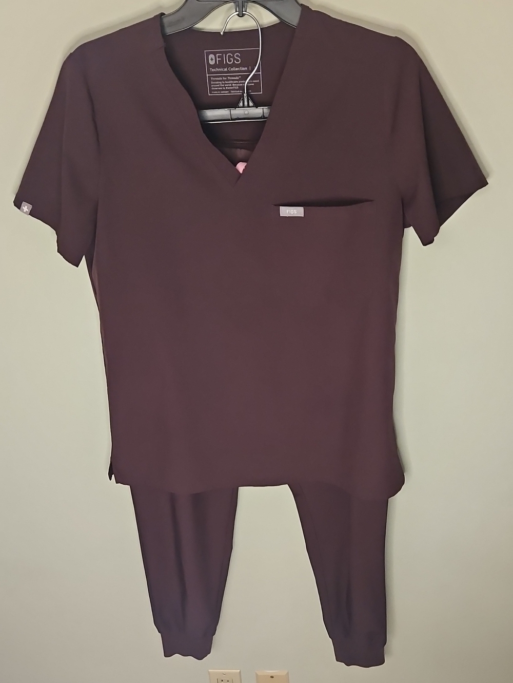 FIGS Women's V-Neck Technical Scrub & Jogger Set in Plum